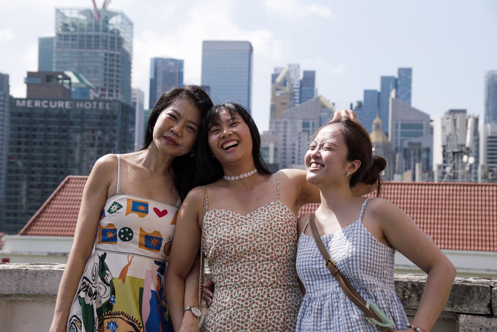 Woman with city background (alt)